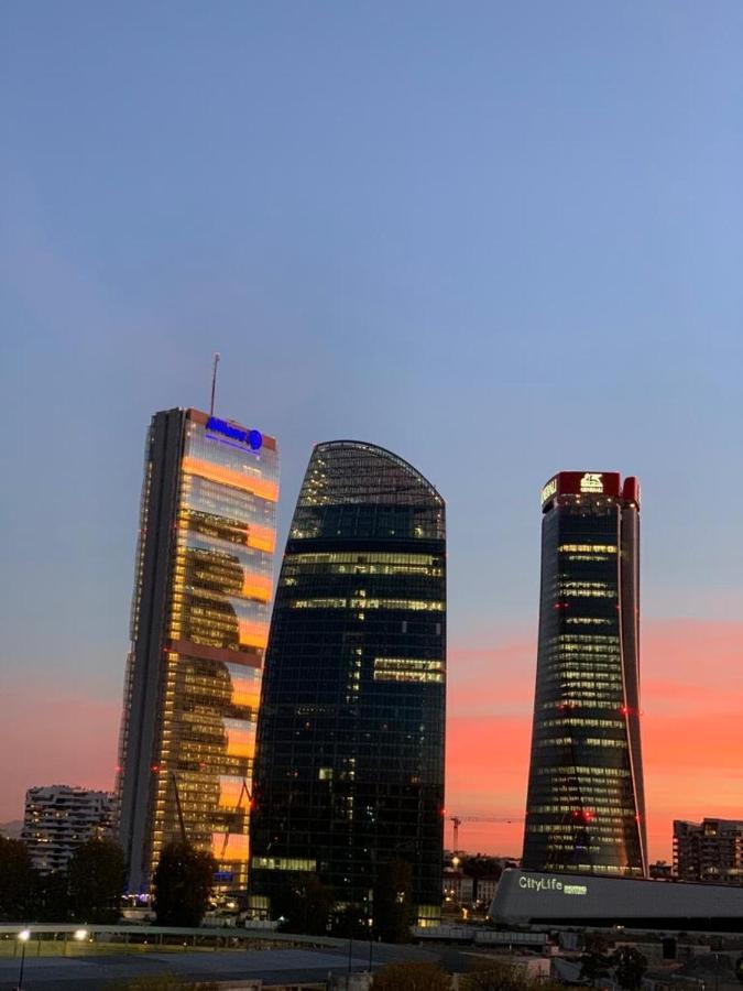 On The Top Floor Watching Citylife And Mico Milão Exterior foto