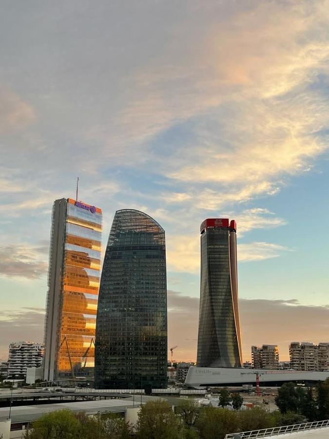 On The Top Floor Watching Citylife And Mico Milão Exterior foto